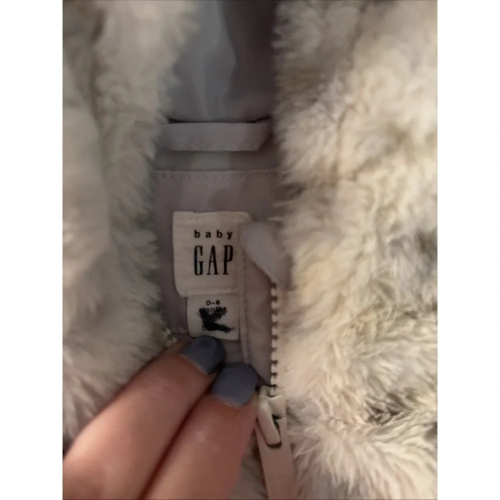 BABY GAP Girls Snow Leopard 0-6 Months Zipper Jacket‎